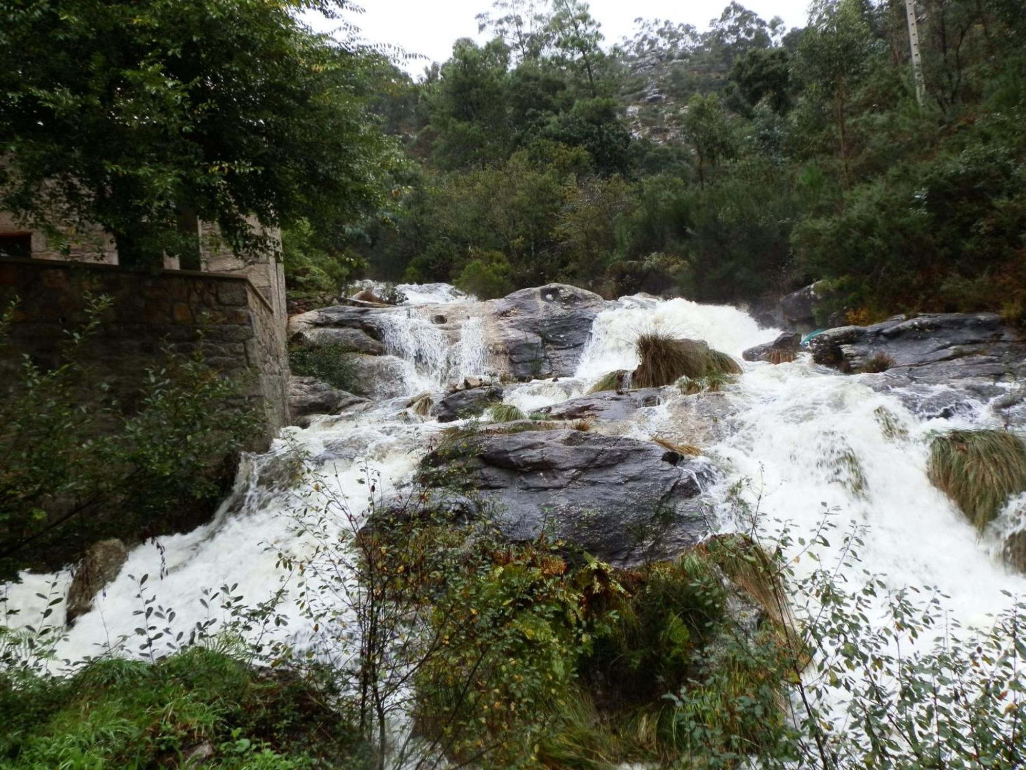 Paraiso Natural Con Cascada Ribeira Extérieur photo
